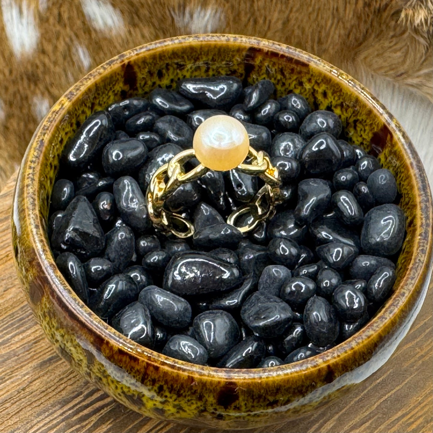 Pearl and gold link ring