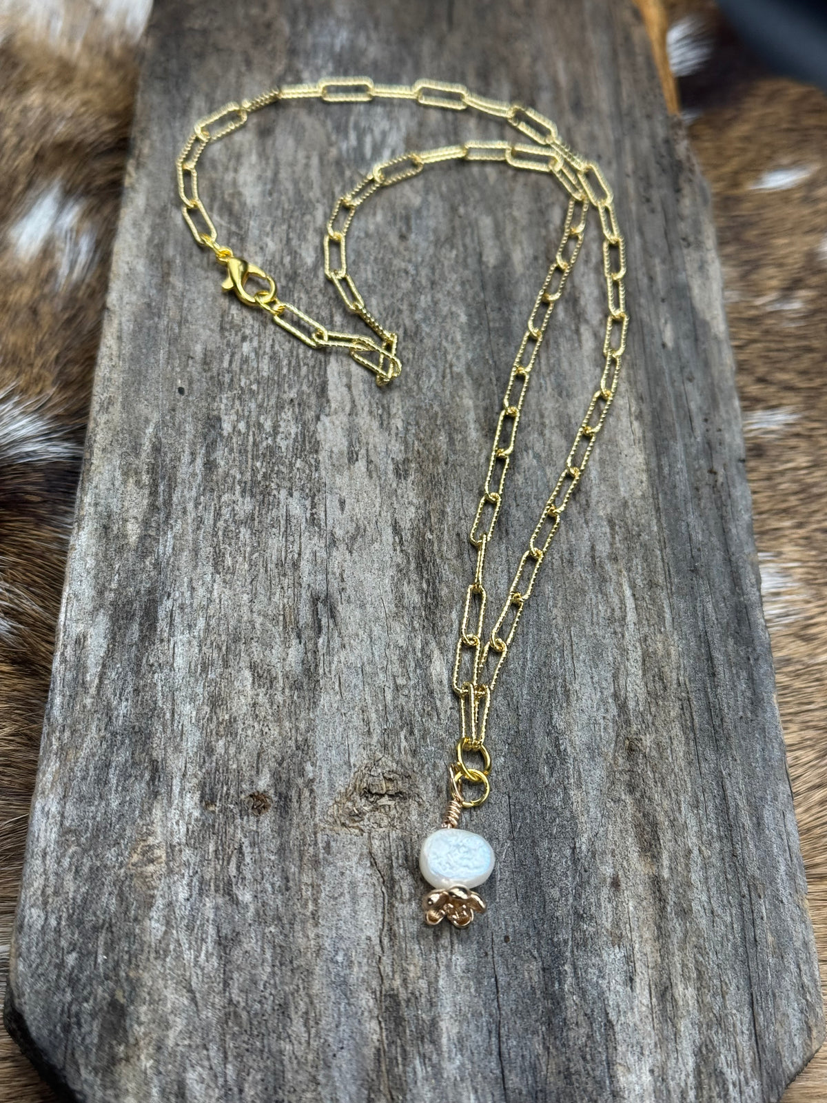 Gold dandelion white pearl necklace