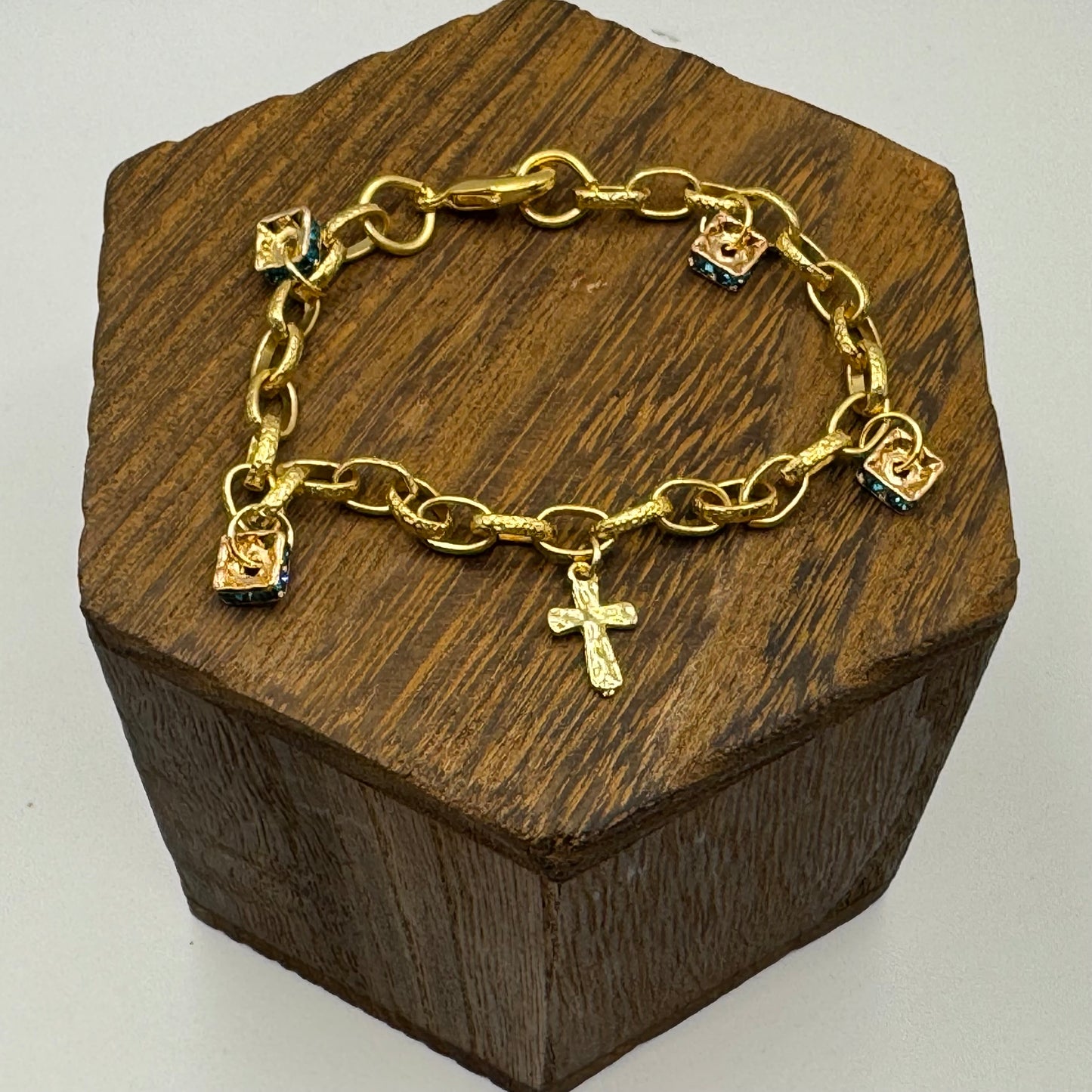 Gold cross shimmering bracelet