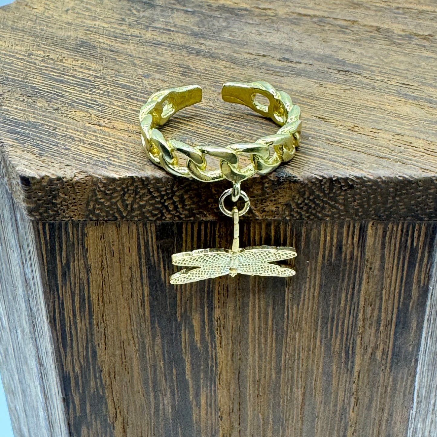 Gold chain ring with gold dragonfly