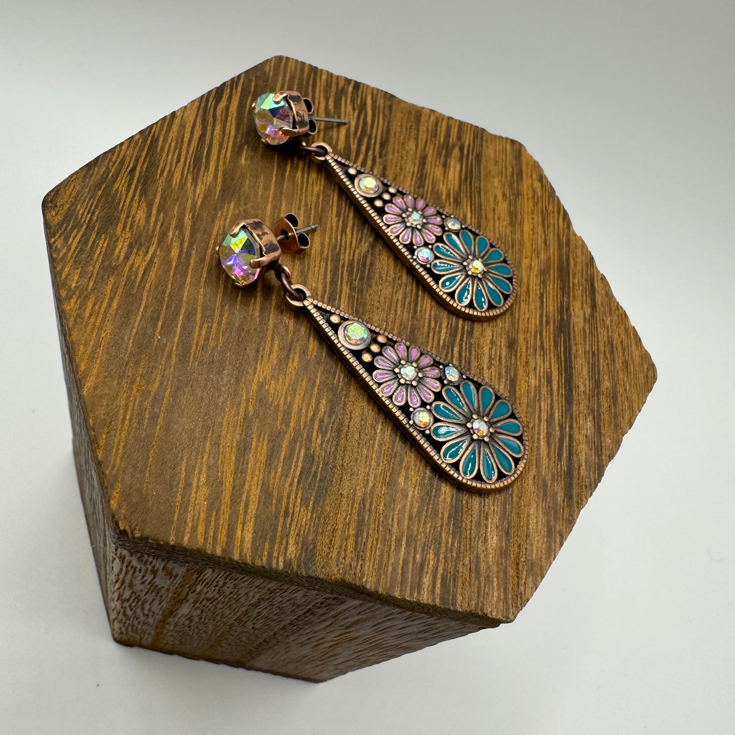 Flower sparkle dangle earrings with crystal gems