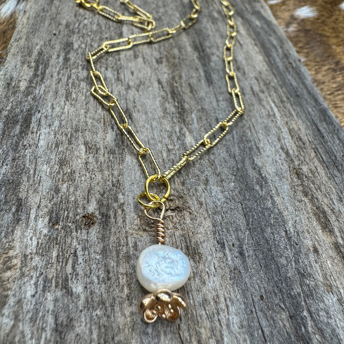 Gold dandelion white pearl necklace