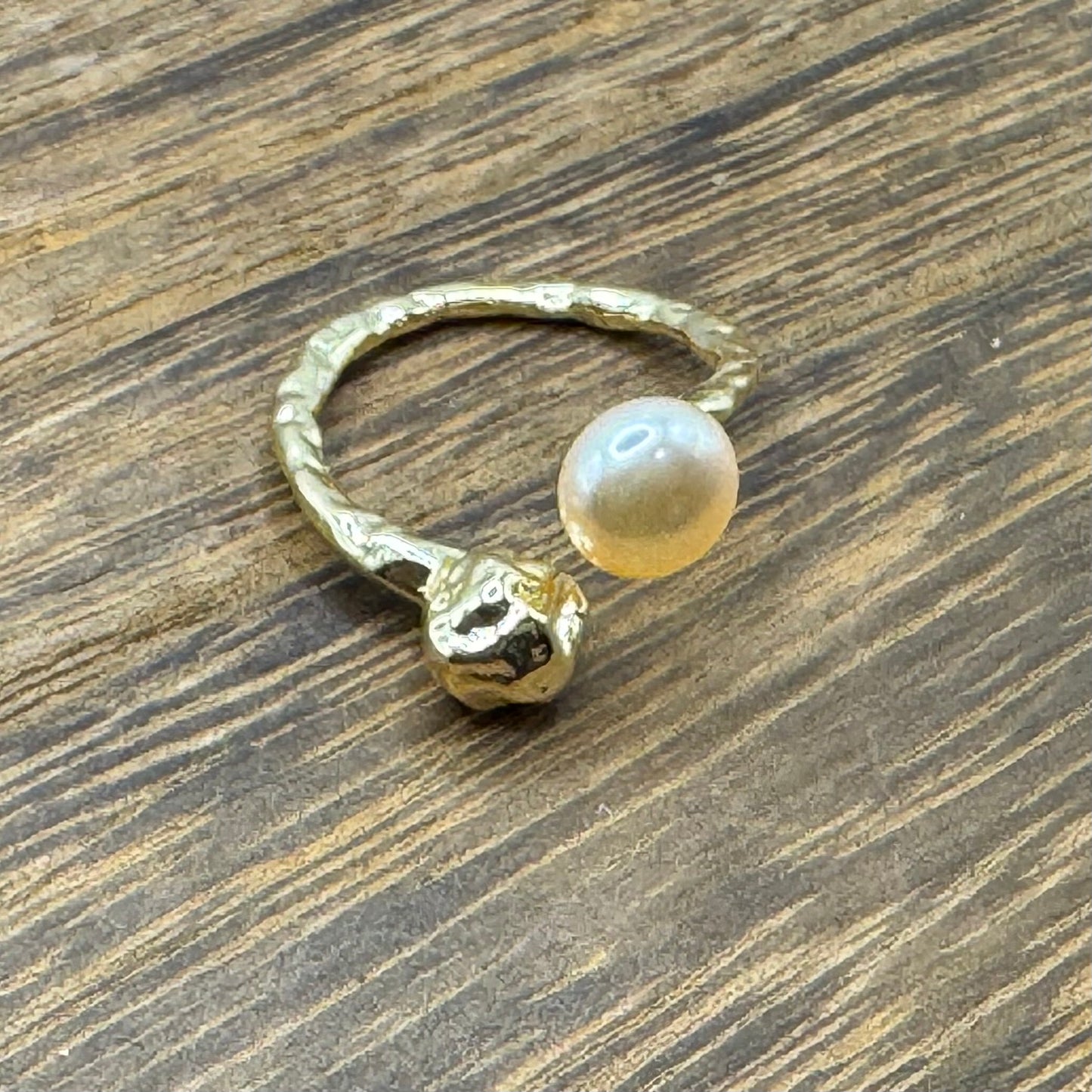 Gold snake pearl ring