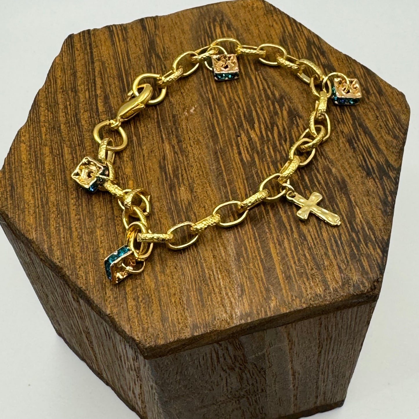 Gold cross shimmering bracelet