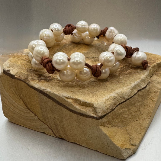 Pearl and leather bracelet