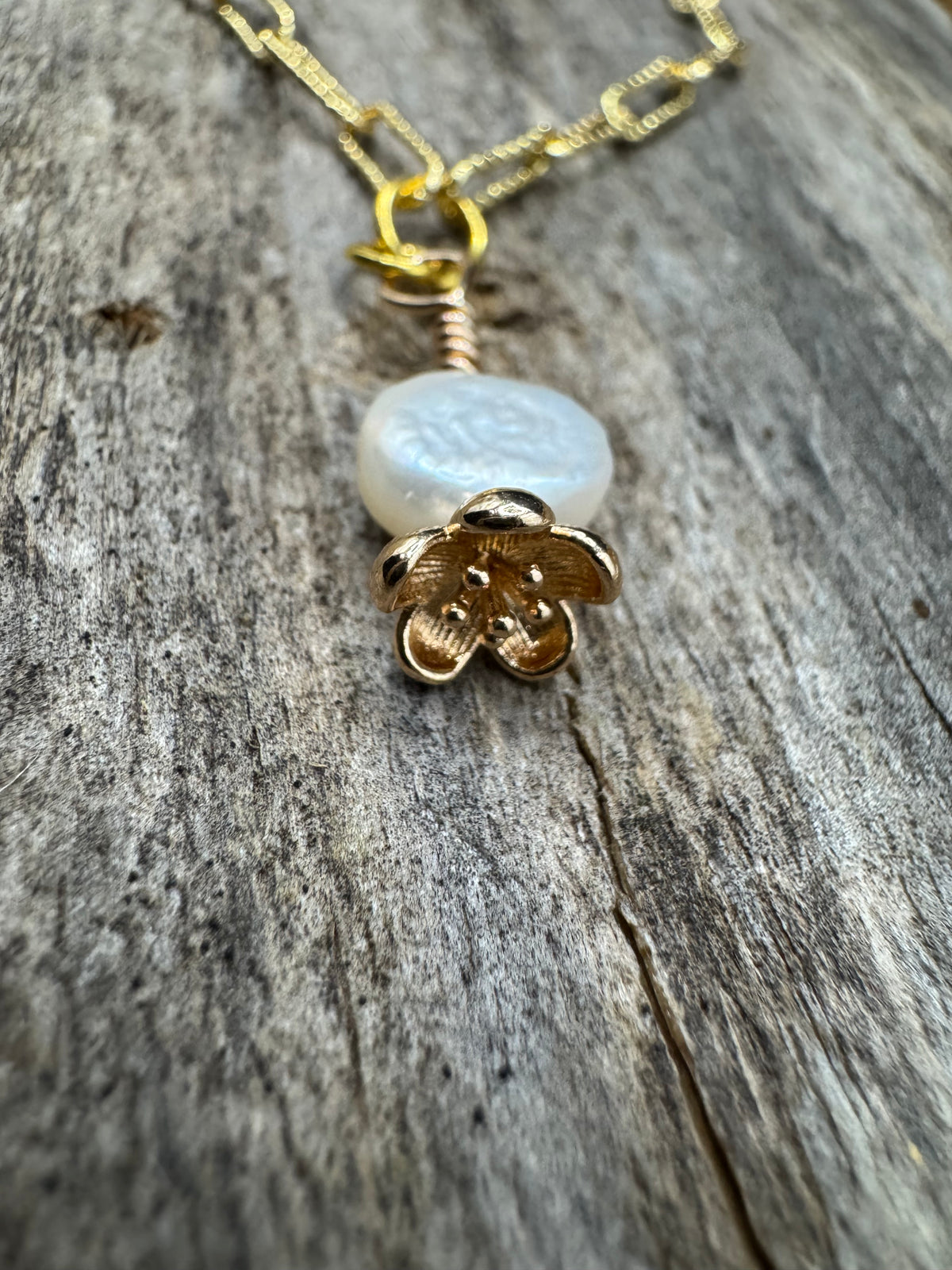 Gold dandelion white pearl necklace
