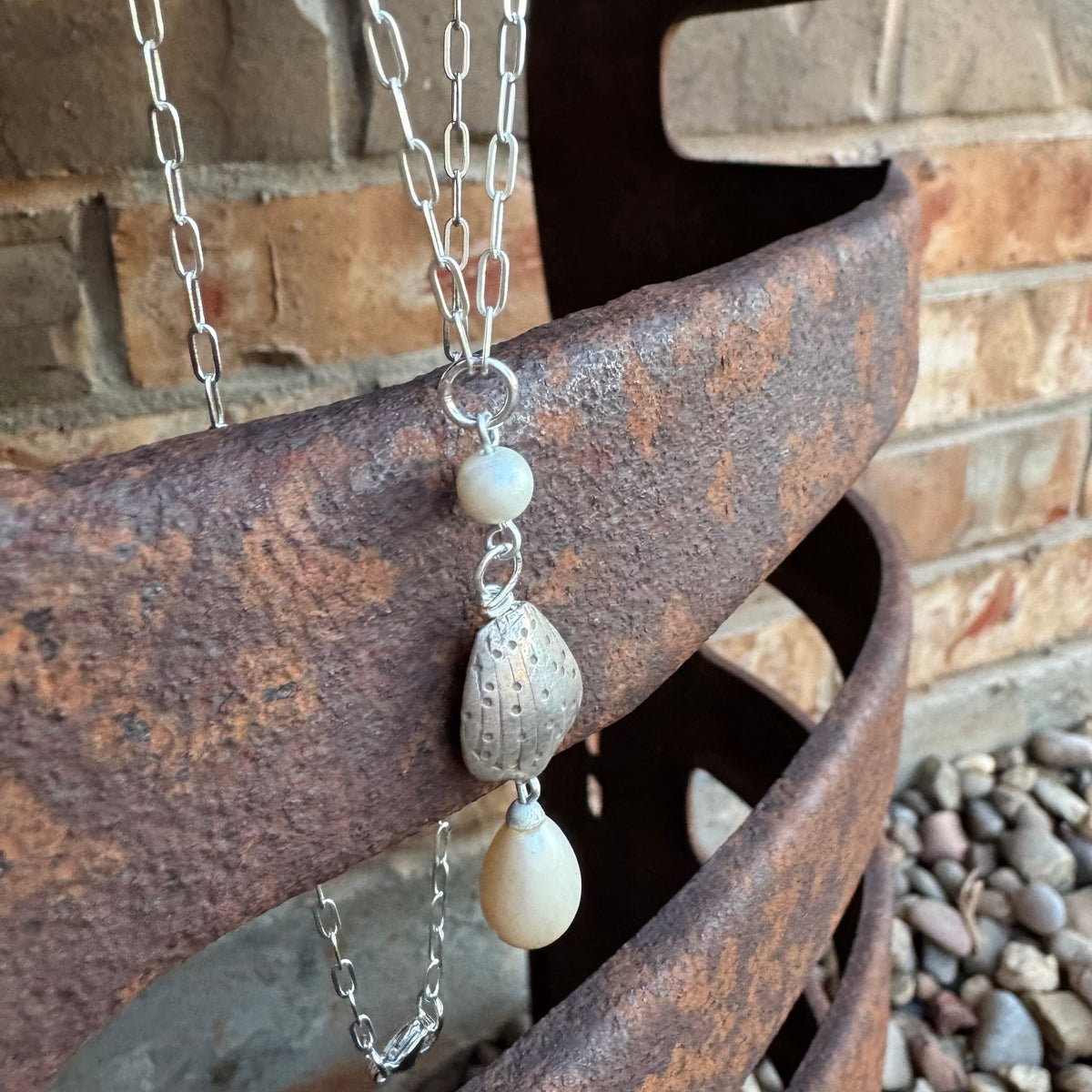 Beachy pearl necklace