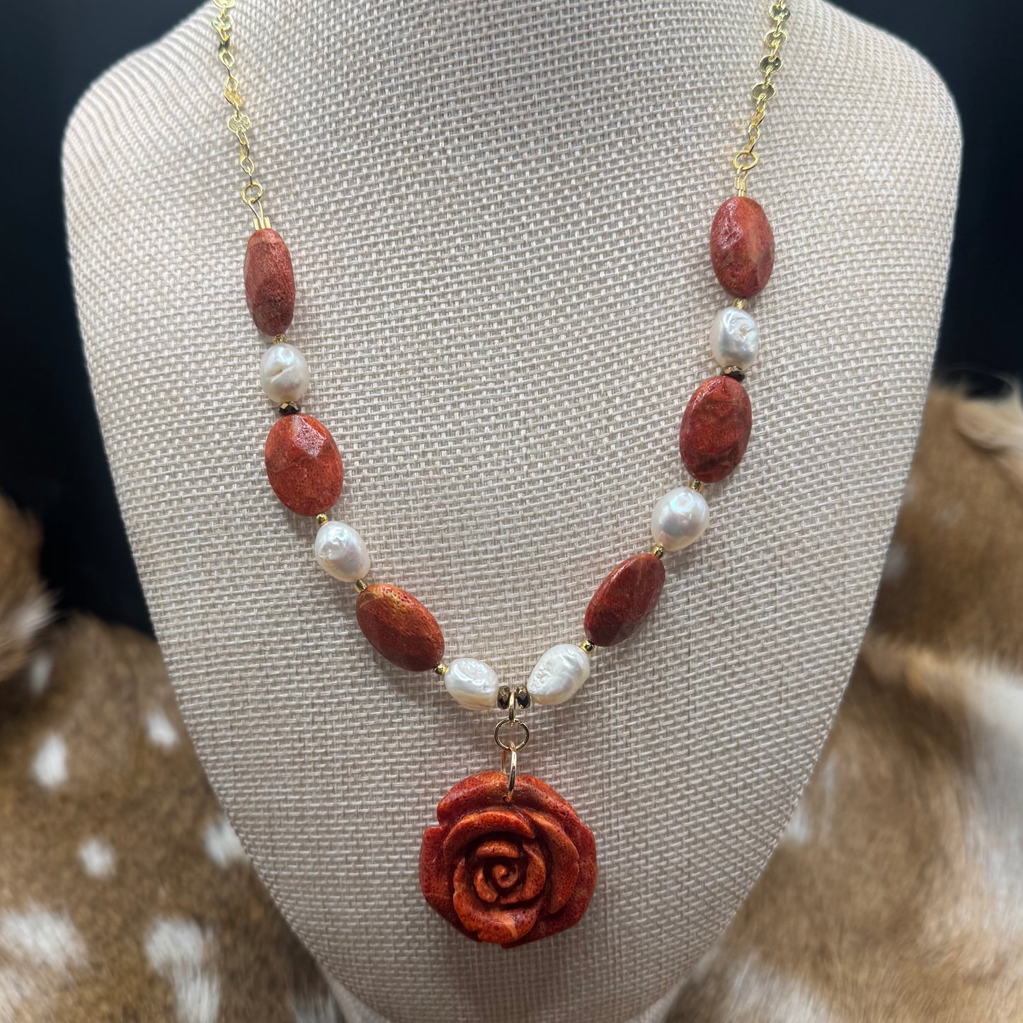 Rose and pearls necklace