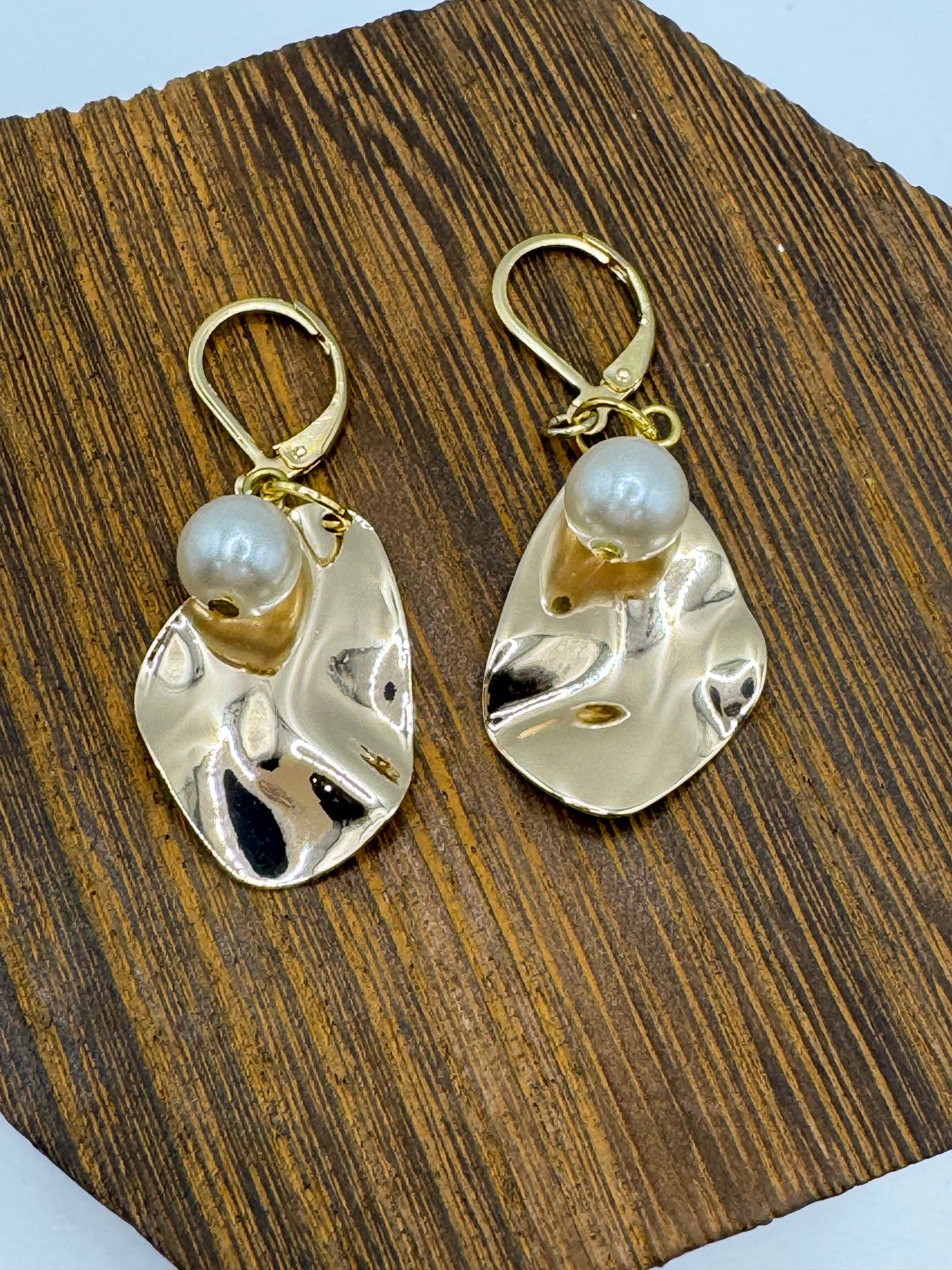 Wavy gold with pearl drop earrings