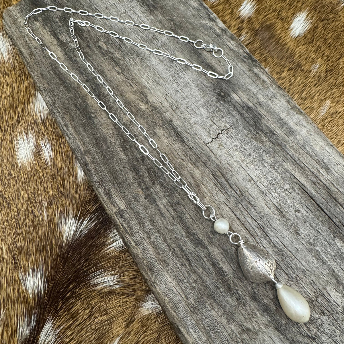 Beachy pearl necklace