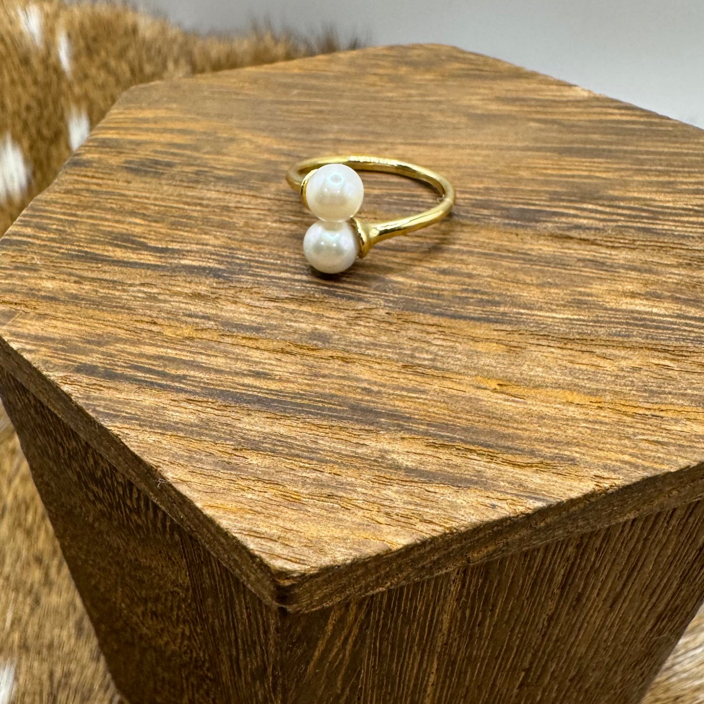 Double pearl gold ring
