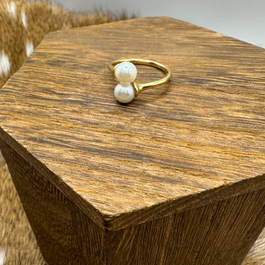 Double pearl gold ring