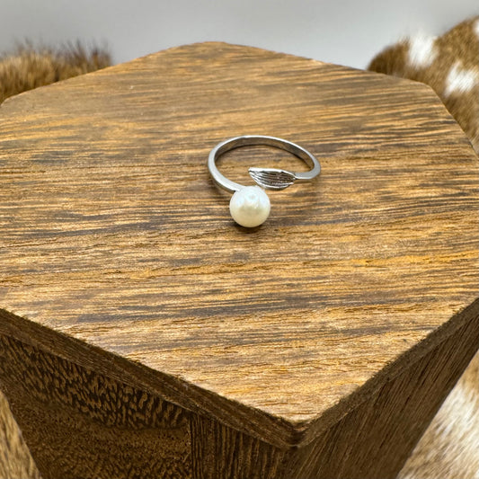 Pearl and feather ring